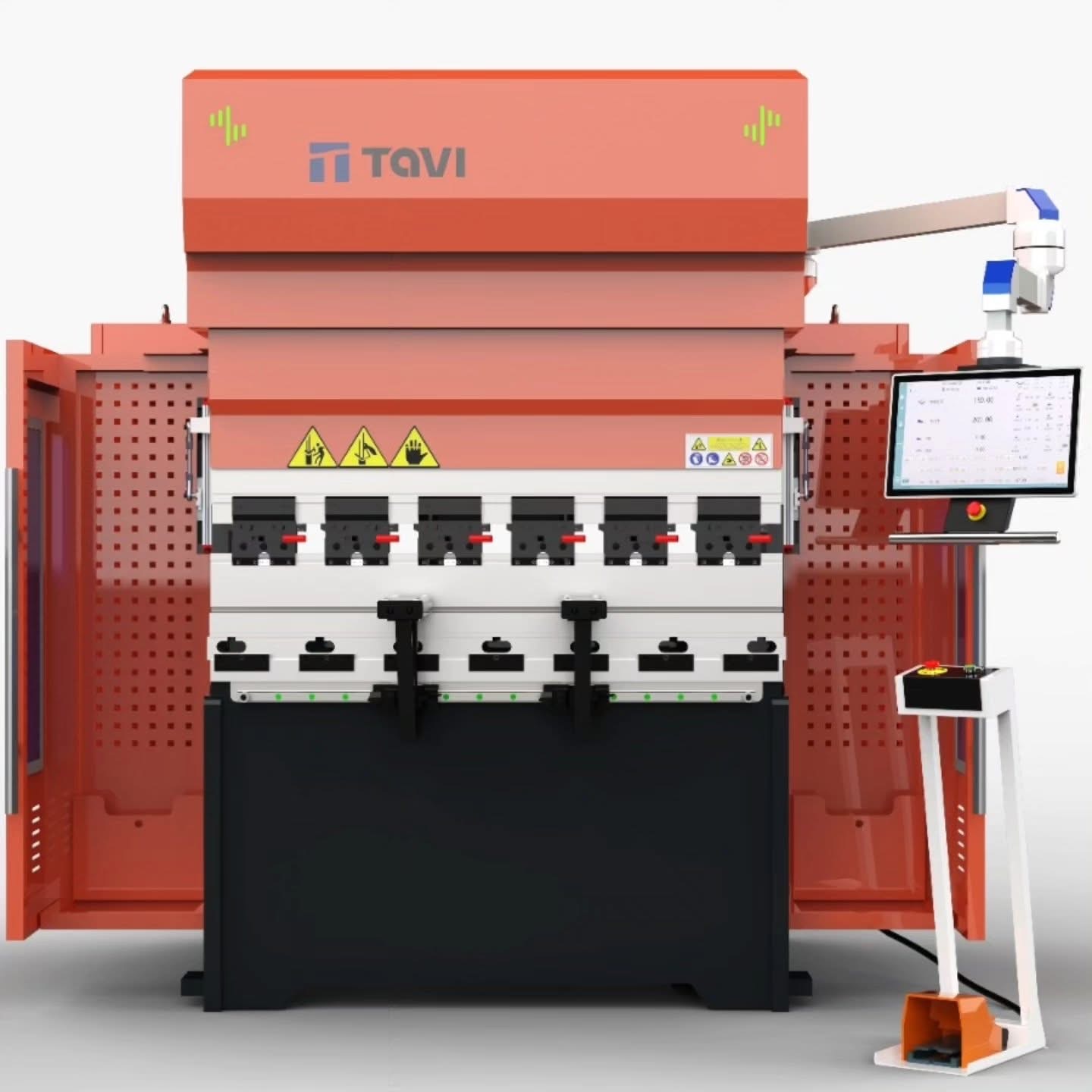 Dobradeira CNC TAVI com comando digital
